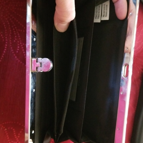 Zebra Print Clasping Wallet - Picture 3 of 4